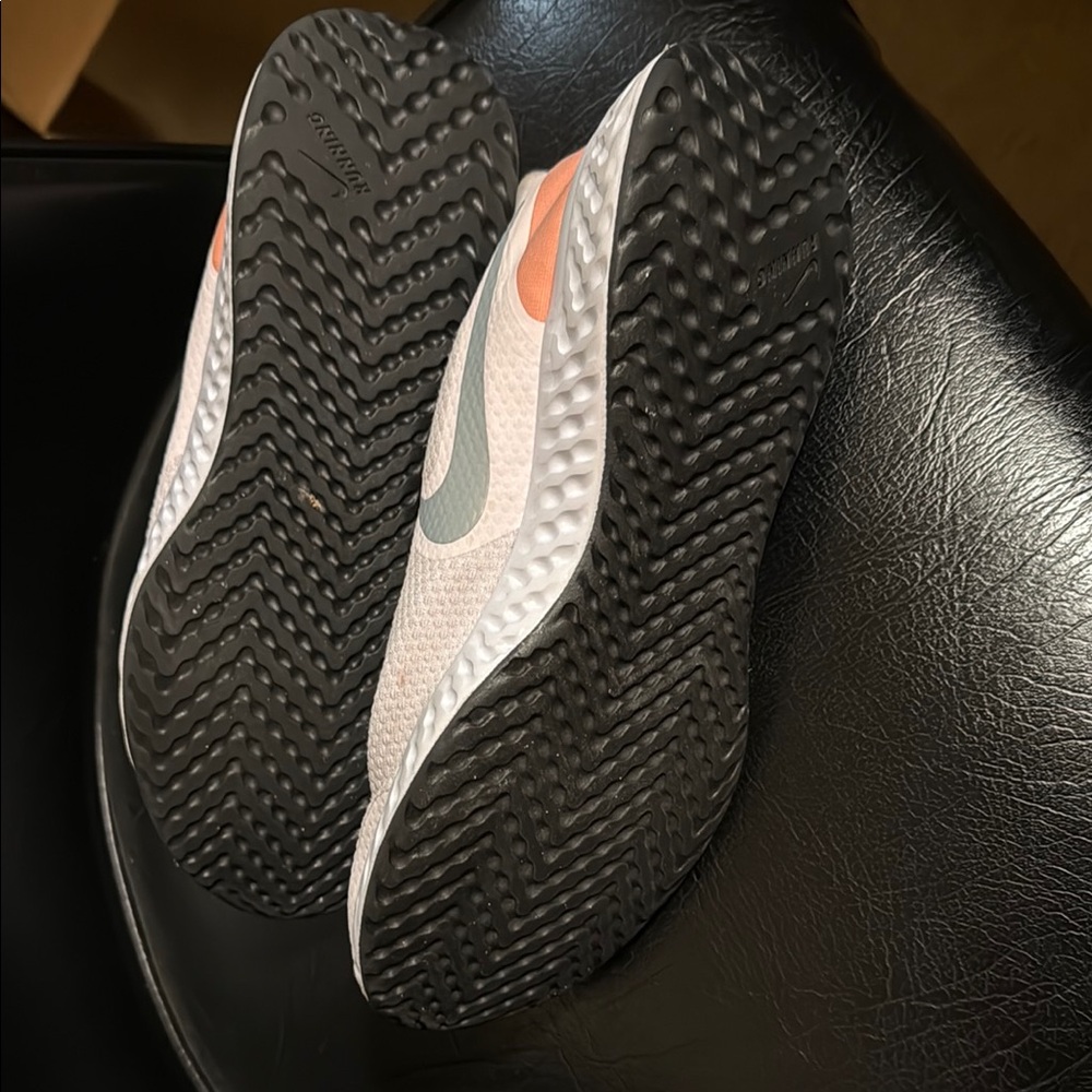 Nike Cream and Orange Sneakers with React Foam - Picture 3 of 6
